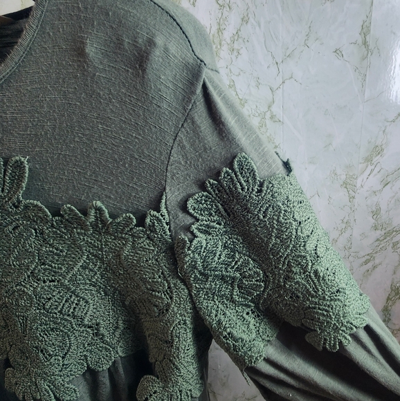 ADIVA Beautiful Embroidered Applique Top - Picture 4 of 10